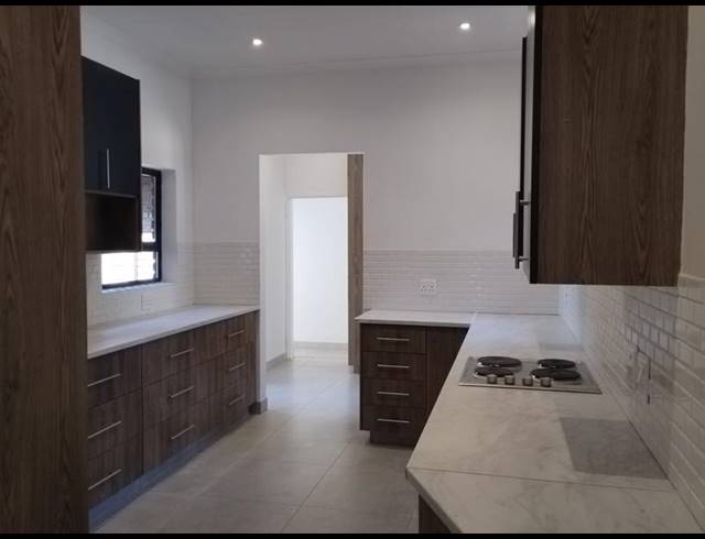 3 BEDROOM HOUSE FOR SALE IN VANDERBIJLPARK SE 3